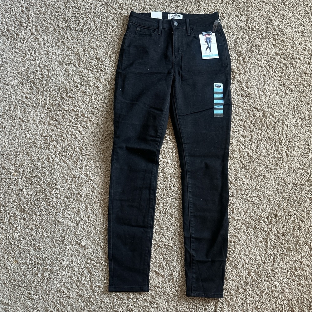 Levi's Women's Classic Black Skinny Jeans